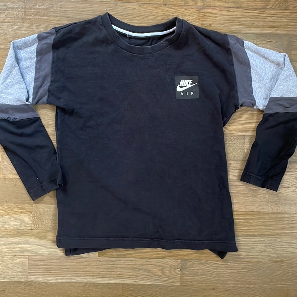 Boys Nike shirt.